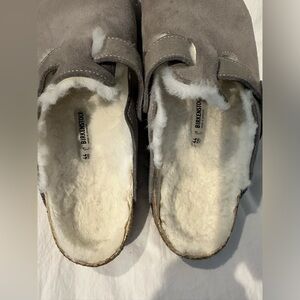 Grey Birkenstock shearling clog. Size 44. Excellent condition.